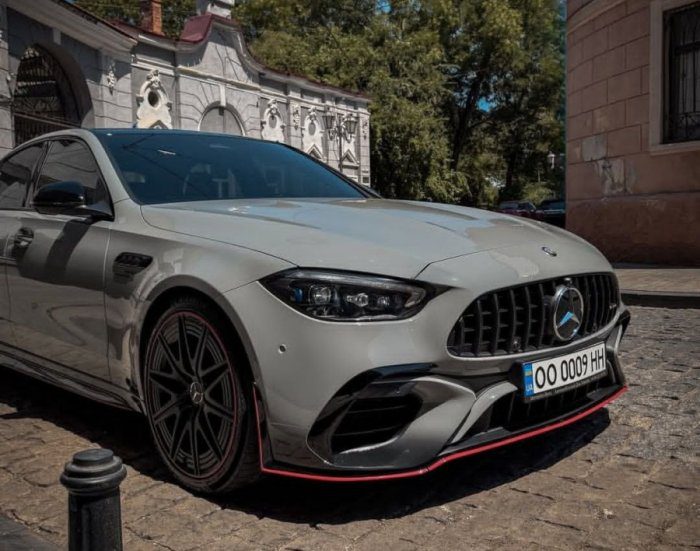 В Одессе седан с 680 лошадиными силами Mercedes-AMG стоил более 7 миллионов UH (фото) 1 5a64a78197e7a7a5d53ca8993c259f39