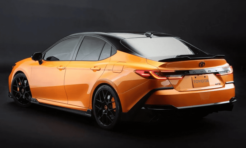 Недорогой бестселлер Toyota Camry сделали круче и показали на фото 1 824c82a3d43f634647556a90dc697be3