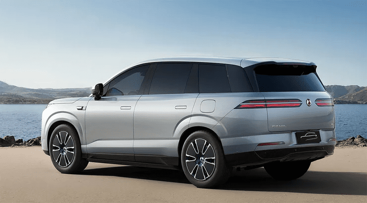 BYD выпустила мощный электрифицированный кроссовер для семейства с дальностью полета 1300 км (ФОТО) 1 dfc095eea425c9f676b10166509fc752