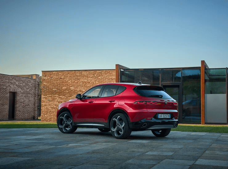 Итальянцы представили более доступного конкурента BMW X1 и Audi Q3 (ФОТО) 1 8d4160eaec38ef4f4460468ffa0a8c60