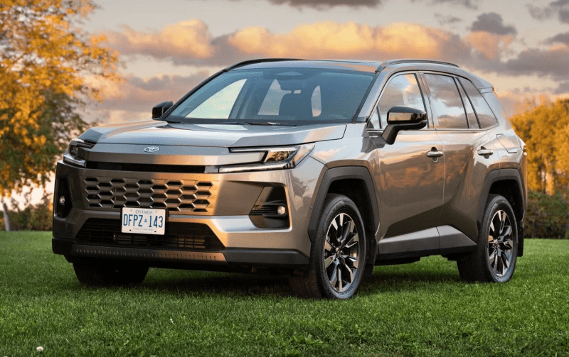 Долгожданный недорогой кроссовер Toyota RAV4 2026 показали на новых фотографиях 1 e94a9ff7e5171f3588f5752e331050f1