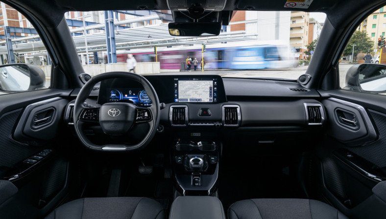 Электрический Toyota Urban Cruiser поступил в продажу в Европе (ФОТО) 3 0408ecccd6ada4e5786d77aedffb0626