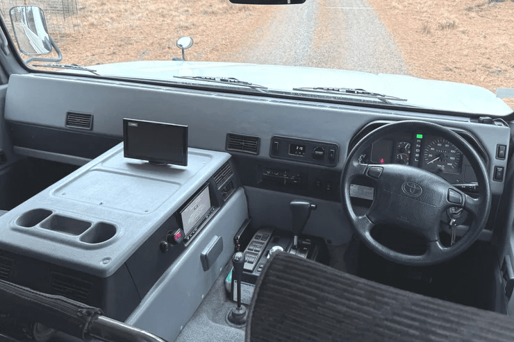 Японский Hummer: крупнейший внедорожник Toyota выставили на аукцион (ФОТО) 2 45f791705a6c12b365046589e400828f