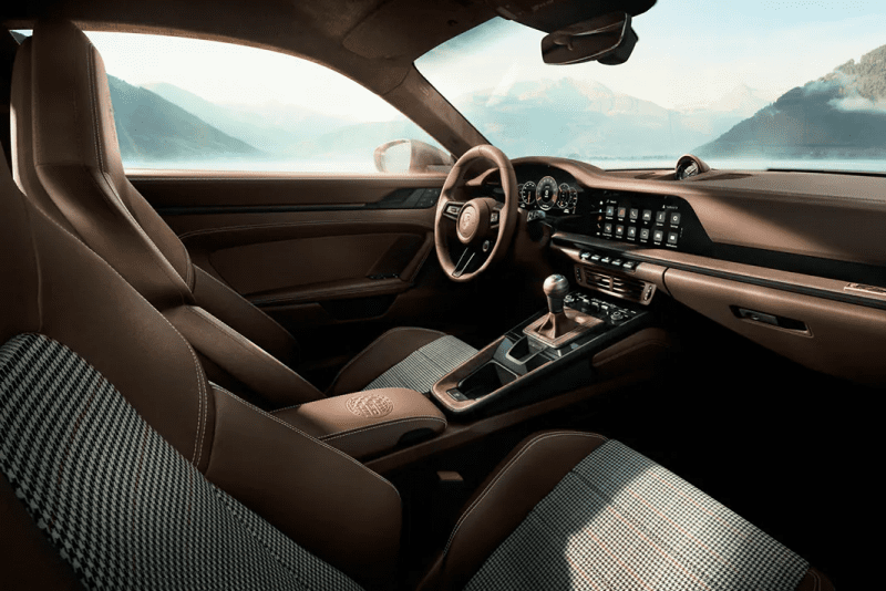 У Porsche 911 GT3 есть специальная версия, посвященная Porsche. 1 76b122224c5cfaeef9180aca394945b2