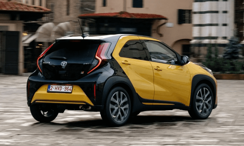 На фото официально показали чиновника экономического бюджета Toyota 1 7c88128429857011e2708981b20ef31f