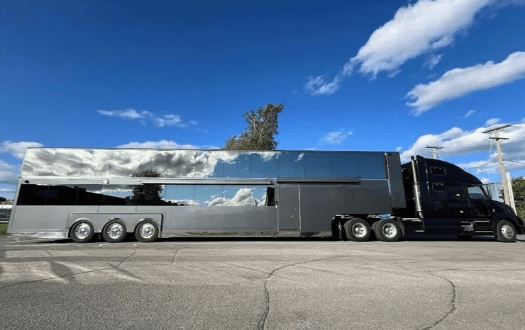 Дворец на колесах: как выглядит самый дорогой автодом в мире за $5 млн (ФОТО) 1 4231f67867294cebe578ae5d141891e6