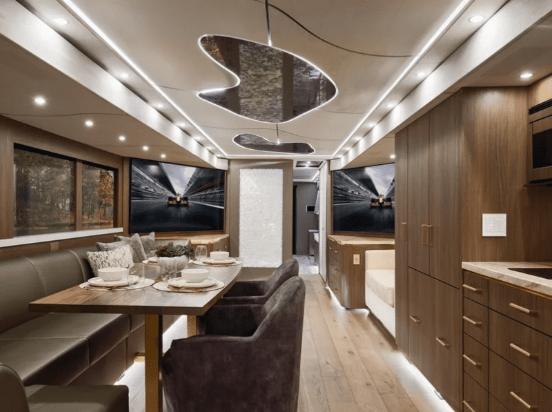 Дворец на колесах: как выглядит самый дорогой автодом в мире за $5 млн (ФОТО) 2 f31d010907e289b726aa0063cf34299e