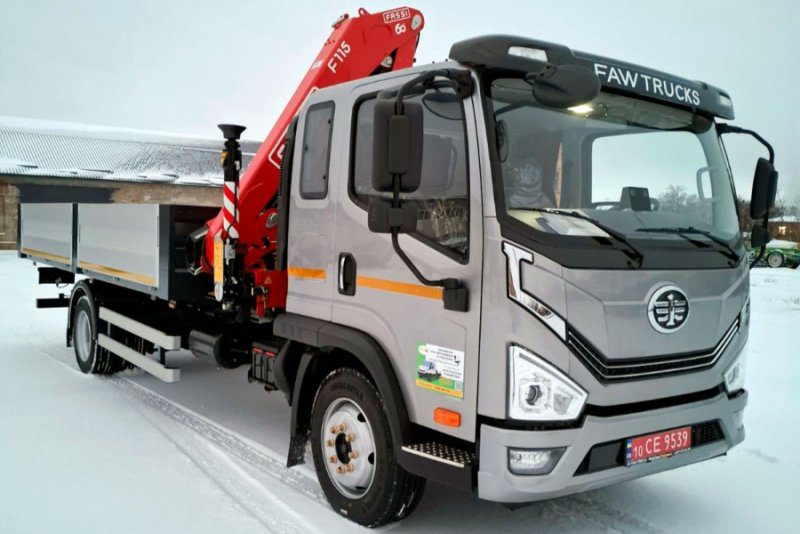 Украинский завод выпустил новый бортовой грузовик с краном-манипулятором (ФОТО) 1 35014cab2f083d98418edfc5d9de6ee6