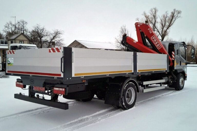 Украинский завод выпустил новый бортовой грузовик с краном-манипулятором (ФОТО) 3 e9c2510e86a39475199490453152a20e