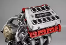 Представленный мотоциклетный двигатель V5 с уникальным дизайном