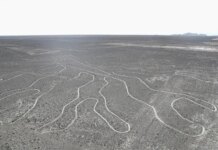 В результате крушения самолета в Перу погибли 13 человек, в том числе европейские туристы